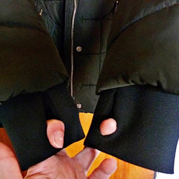 GUESS Women Hooded Puffer Jacket / Parka in Black - Picture 6 of 13